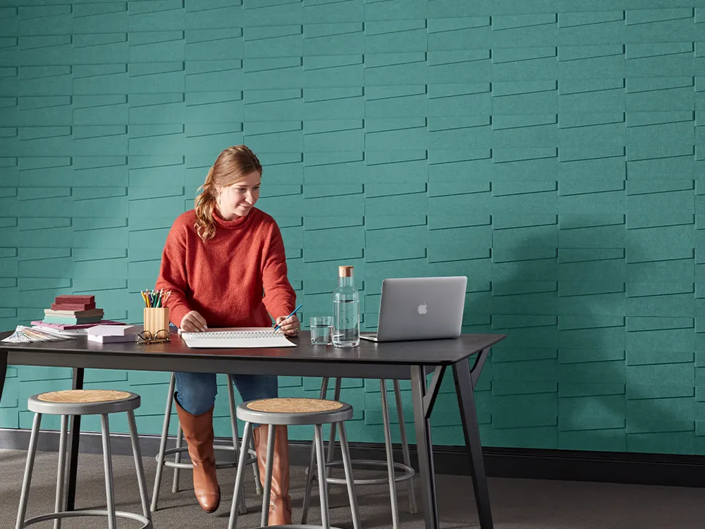 Q2 2023 Texture Dash Dash Tile Horizontal person 338