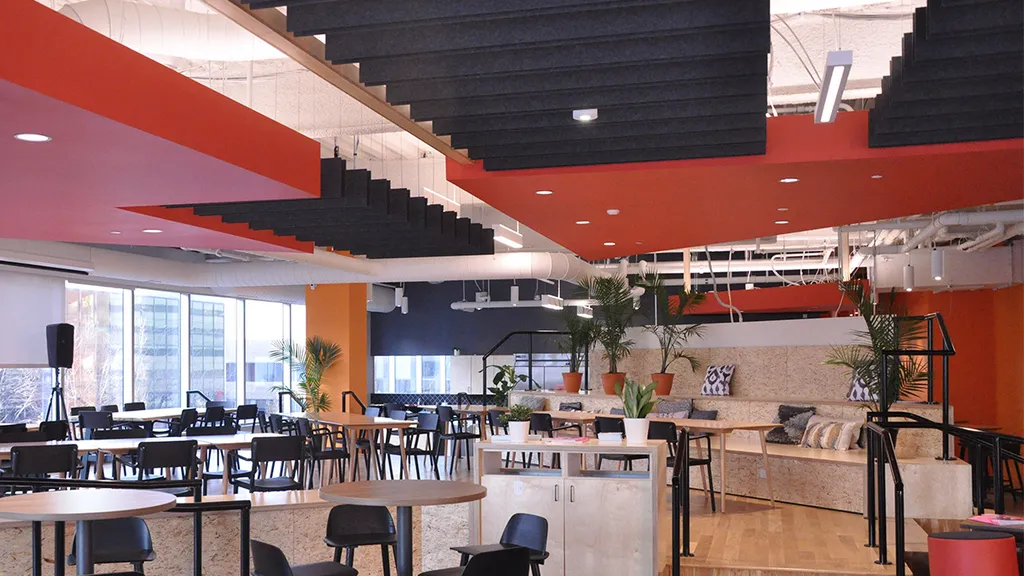 H Baffles in Black at Venture Cafe | Photo Credit: Sidi Gomes